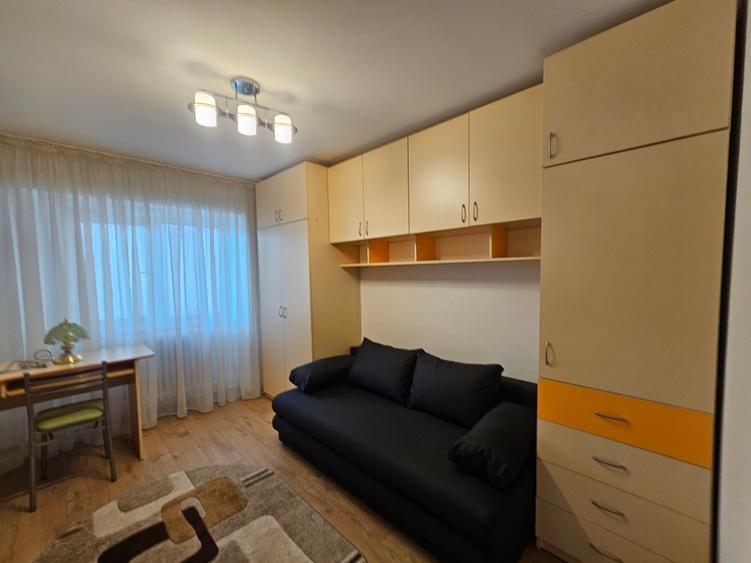 Apartament cu 3 camere decomandat în Gară