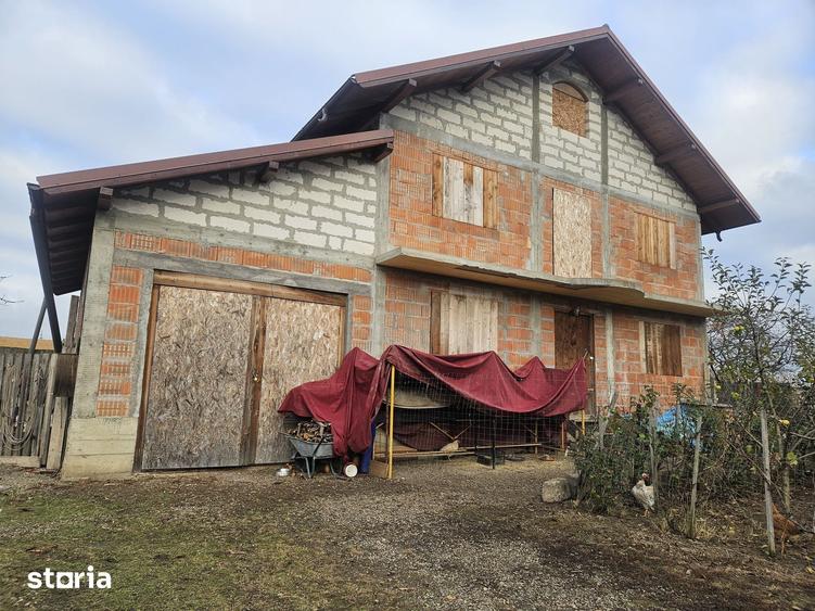 Casă cu 5 camere cu Teren 1000 Mp în Burdujeni