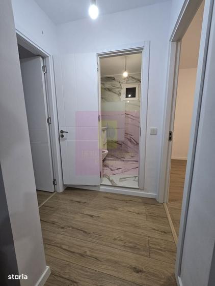 Apartament cu 3 camere semidecomandat în Giurgiului