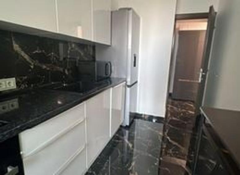 Apartament cu 2 camere semidecomandat, mobilat în Văcăresti