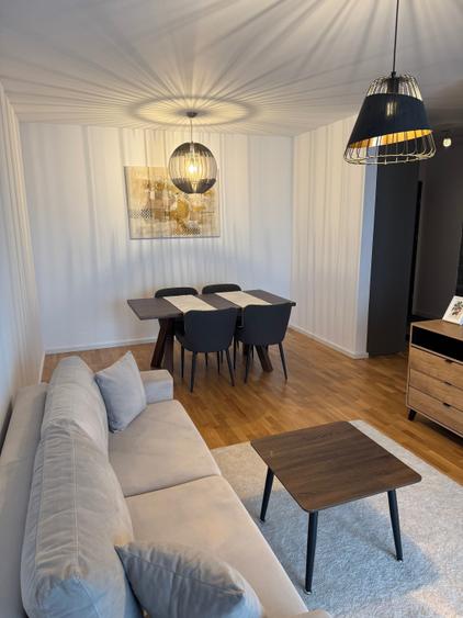 Apartament cu 3 camere decomandat în Central