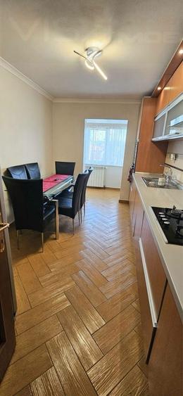 Apartament cu 3 camere decomandat în Central