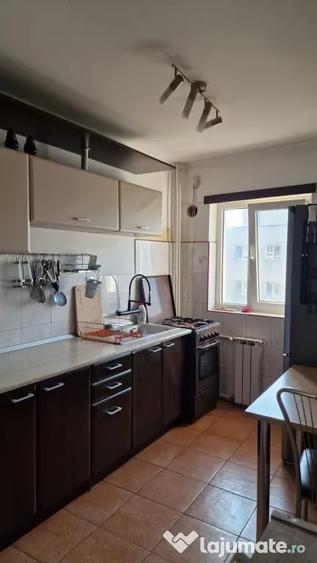 Apartament cu 3 camere semidecomandat în 13 Septembrie