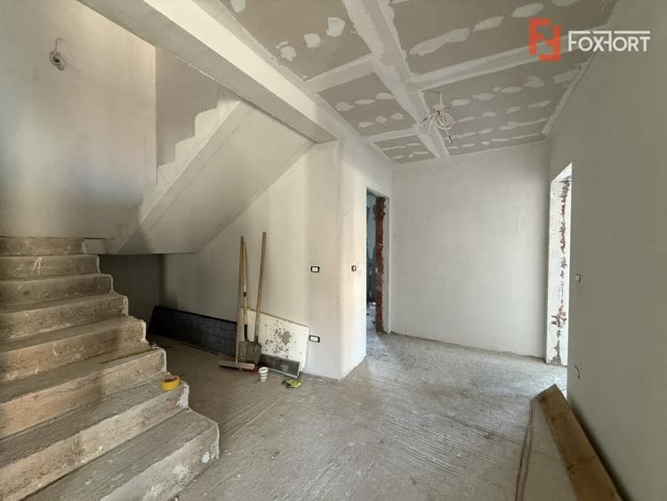 Casă individuală cu 5 camere cu Canalizare în Săcălaz