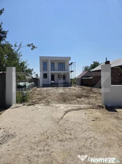 Casă cu 7 camere cu Teren 1300 Mp în Brezoaia