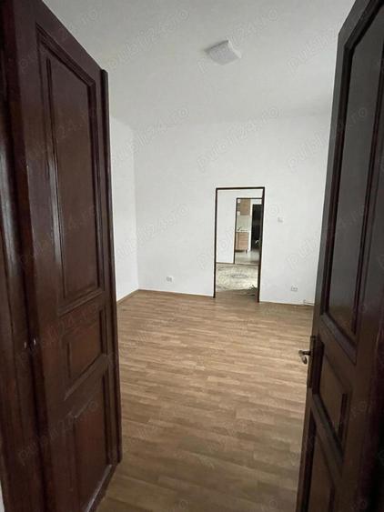 Inchiriez casa 4 camere, zona Stadion. Spatiul se preteaza pentru firme birouri. - 12