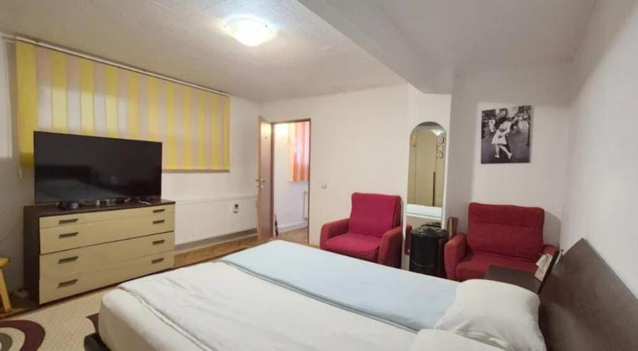 Apartament 2 camere, decomandat - zona Schei - 4