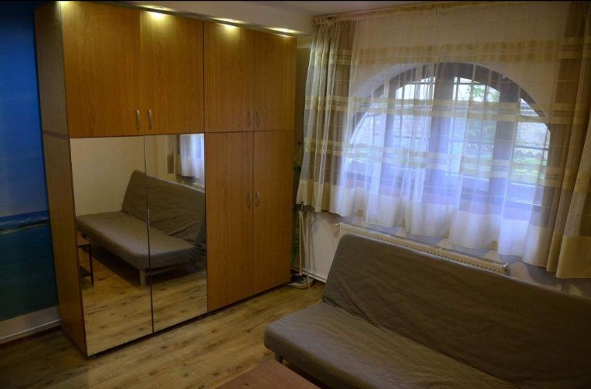 Garsonieră decomandată în Romană
