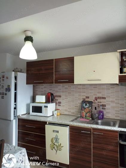 Inchiriez apartament 3 camere - 6