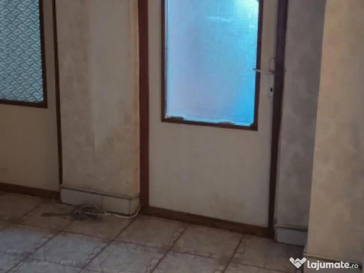 Apartament decomandat cu 3 camere, etaj 7/8, Vaslui zona Tra - 2