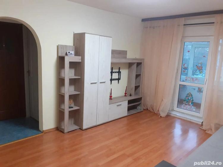 proprietar inchiriez apartament cu trei camere semidecomandat - 2