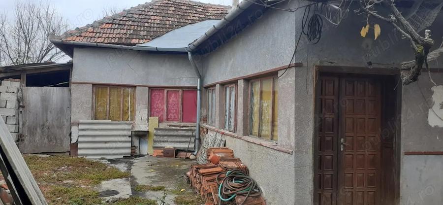 Casa de vanzare, 3 camere, 1 baie, suprafata totala teren si casa 430 mp. 28.000 EUR, negociabil. - 2