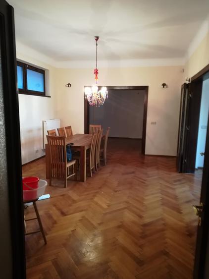 Apartament cu 5 camere circular în Lahovari