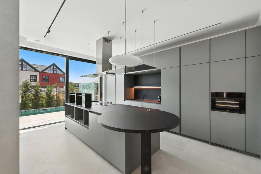 MATEI MILLO - VILA 6 CAMERE - PISCINA - COMISION 0% - 10