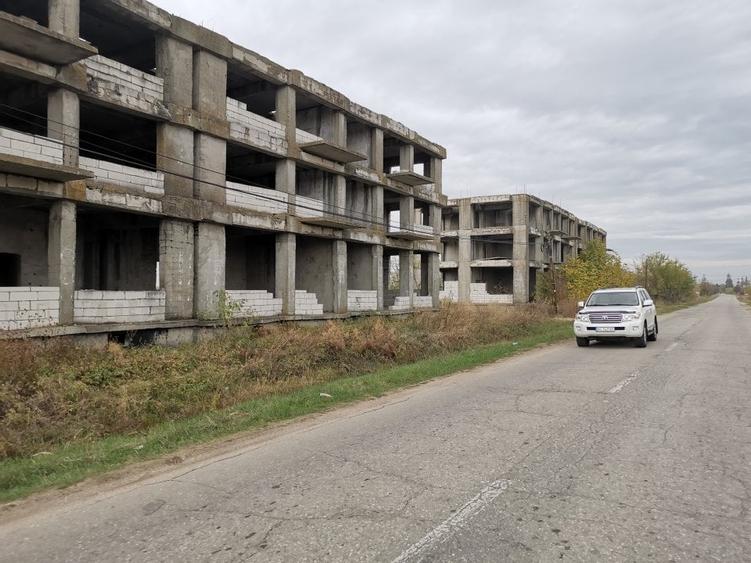 Proprietate Cateasca, teren 13.326 mp + 2 blocuri P+2E, nefinisate - 2