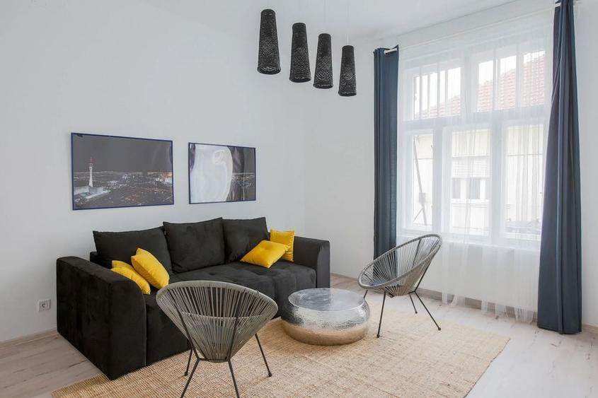 Chirie, apartament 2 dormitoare, central 550 E/lună (neg). Comision 0. - 16