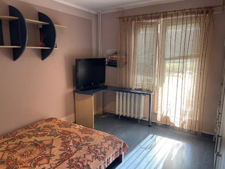 Apartament 3 camere + balcon de închiriat – Zona Cantemir - 2