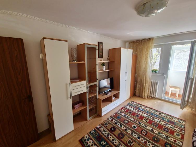 Inchiriez apartament 2 camere Foarte frumos Spatios , Super Pret !! - 2