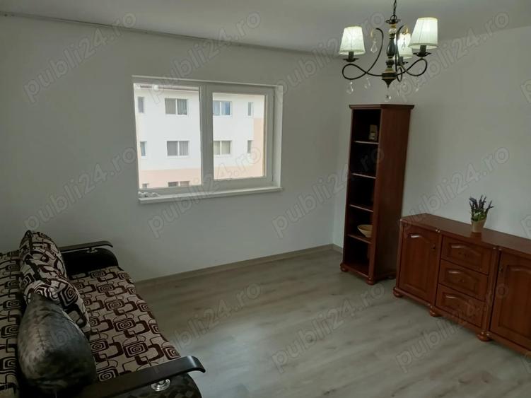 Inchiriez apartament 2 camere nou decomandat etaj 3 - 5