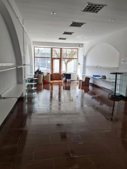 Inchiriez spatiu comercial - 1