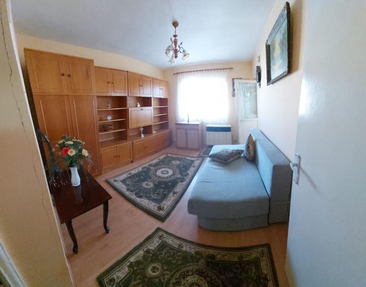 Garsonieră 27 mp cu balcon -bloc 3 etaje-mobilată utilată-bloc an 1980 - 1