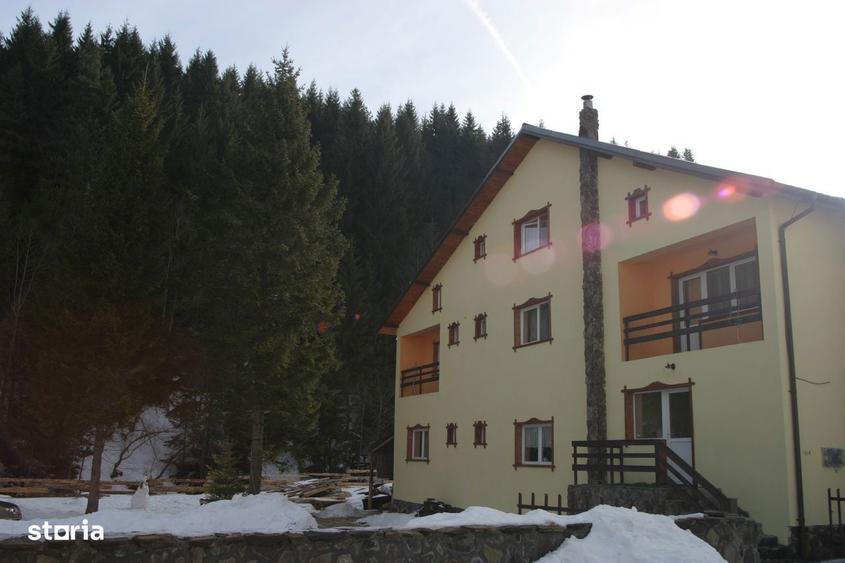 Pensiune de Vanzare in Moeciu de Sus - 13 Camere - pe Malul Raului - 1