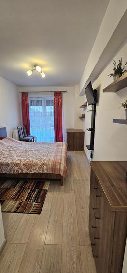 Apartament de vanzare cu 3 camere zona Tractorul bloc nou - 13