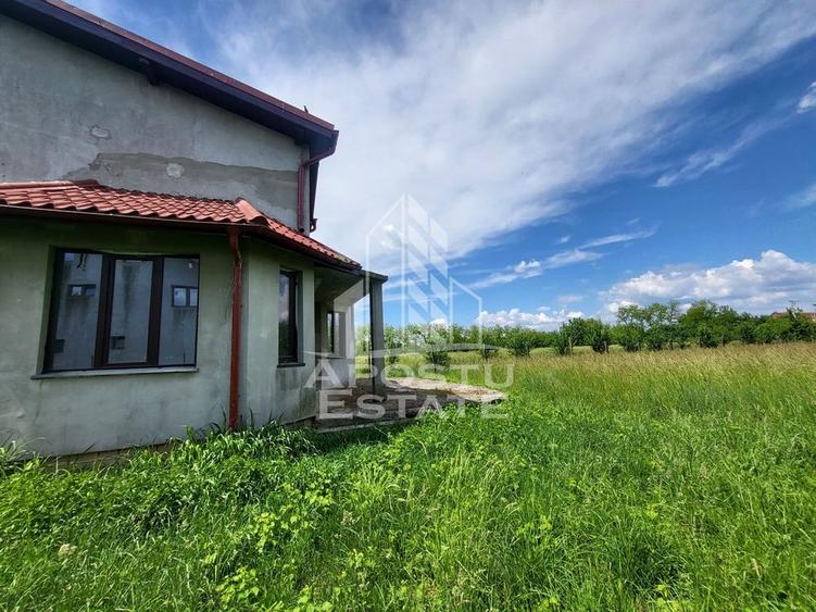 Casa individuala cu 8 camere si terase, teren generos, COMISION 0 - 4