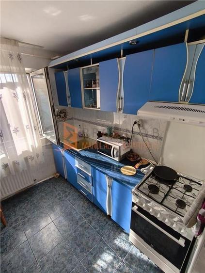 Apartament 3 camere cf 1 semidecomandat zona Micro 5 - 6
