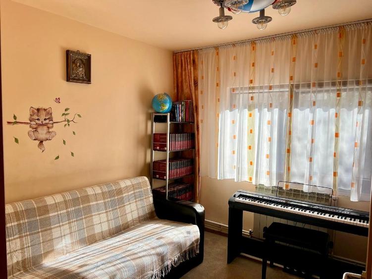 Proprietar vand apartament cu 3 camere cu centrala+ baxa, in zona Girocului  - 4