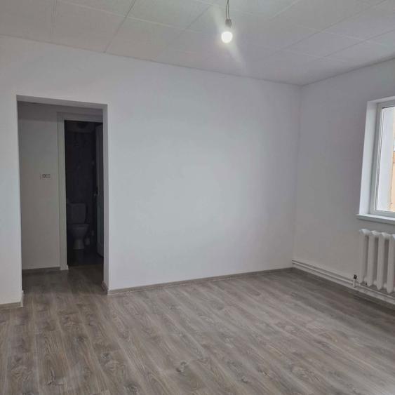 Apartament de vanzare 3 camere - 1