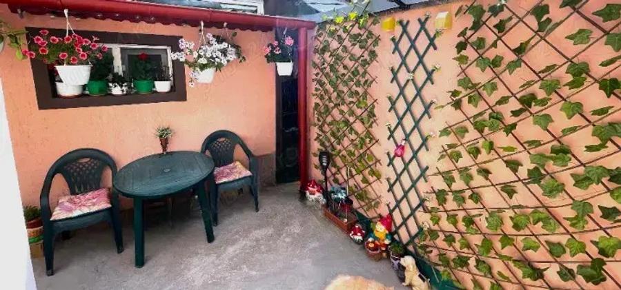 Proprietar vand Casa cu 2 camere si 2 bai, CURTE COMUNA Sector 6 - 8