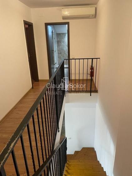 Penthouse 4 camere, 2 bai, 105mp, Zona Cornișa. Penthouse 4 camere, 2 bai, 105mp, Zona Cornișa.