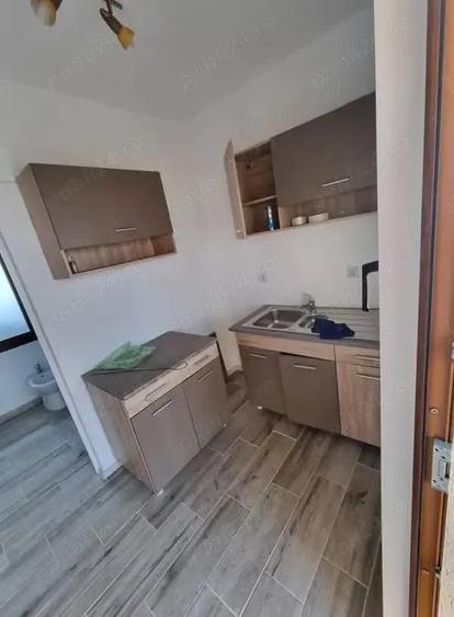 A 38 Proprietarul vinde 2 case cu 510 mp teren in ?erbane?ti Bacau - 10