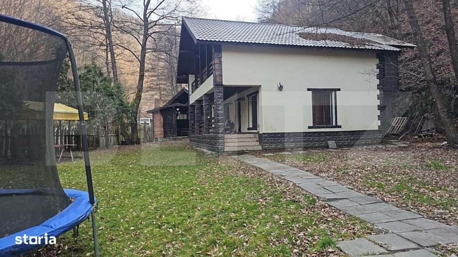 Casă cu 4 camere în Costești