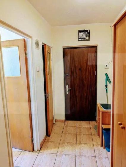 Apartament de vanzare, cu 3 camere, 65 mp, decomandat, Pia?a Victoriei - 8
