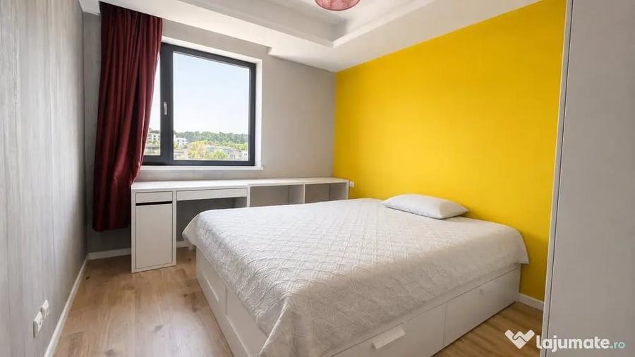 Apartament cu 4 camere semidecomandat în Sud