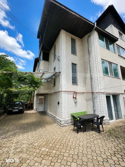 Casă cu 10 camere cu Teren 350 Mp în Central