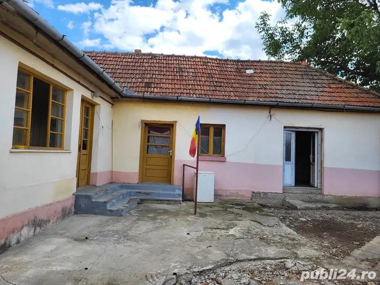 Vand casa cu 4 camere - 2