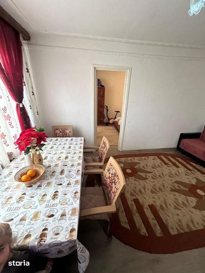 De vanzare apartament cu 3 camere, etajul 2, zona linistita 55.000e - 1