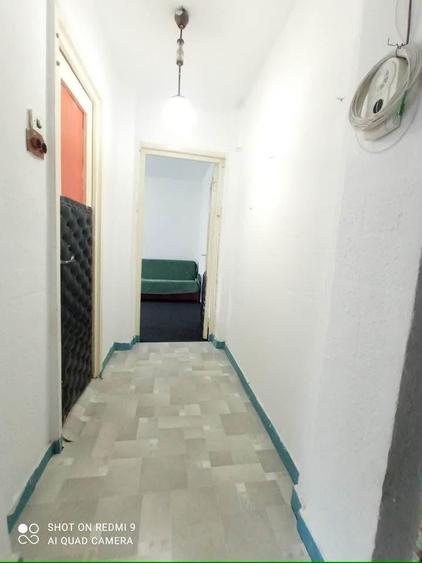 3 Camere Semidecomandat 45mp Zona Groapa- Școala 8 - 11
