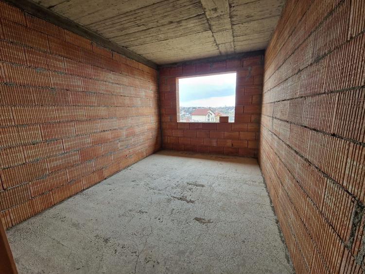 Casa individuala (semicolectiva) 172 mp utili, teren 765 mp Feleacu - 41