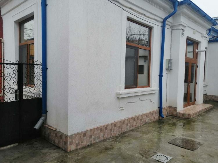 Casa de inchiriat ,3 camere , nemobilata , ultracentral - 4