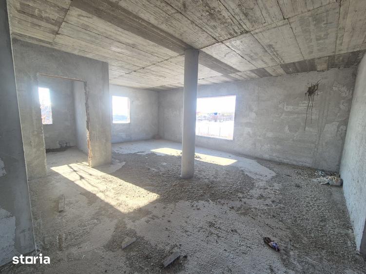 Casă cu 4 camere cu Teren 1000 Mp în Șcheia