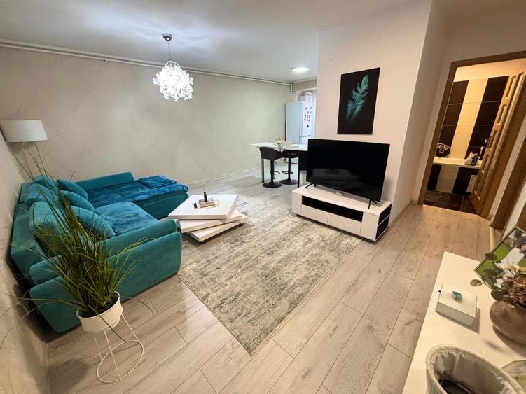 De vanzare apartament 3 camere zona Strand - 1