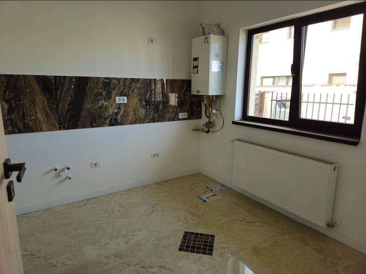 vila 4 camere si mansarda,str GHIDIGENI,incalzir pardoseala,comision 0 - 7