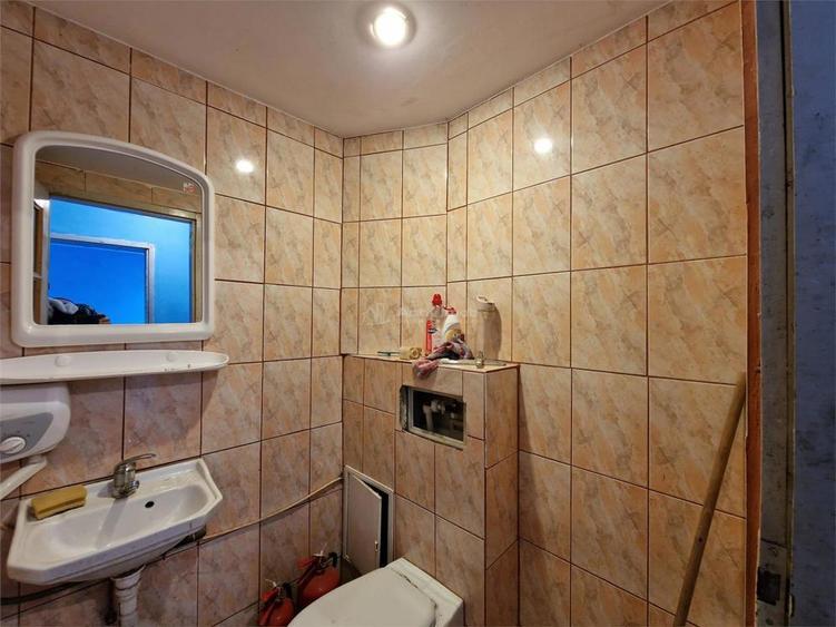 Resita Vanzare Spatiu Com.Parter,Zona Aglomerata - 2