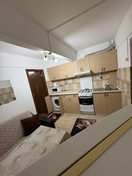 Vând cameră cămin-Etaj 2/4 - 3