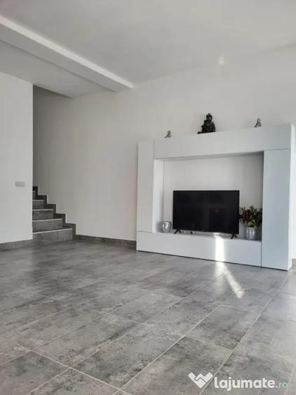 Casă cu 3 camere cu Teren 700 Mp în Dumbrăvița