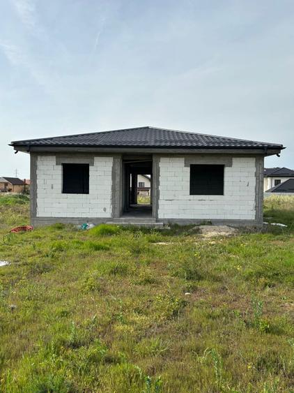 Casa la rosu Plaiul Vulcanesti zona Lapus Craiova cu placa - 1